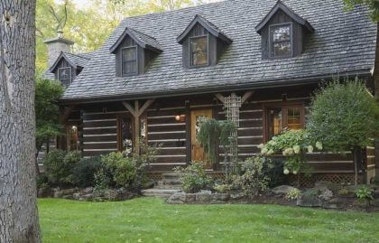 Log Home with Cedar Wood Shingles