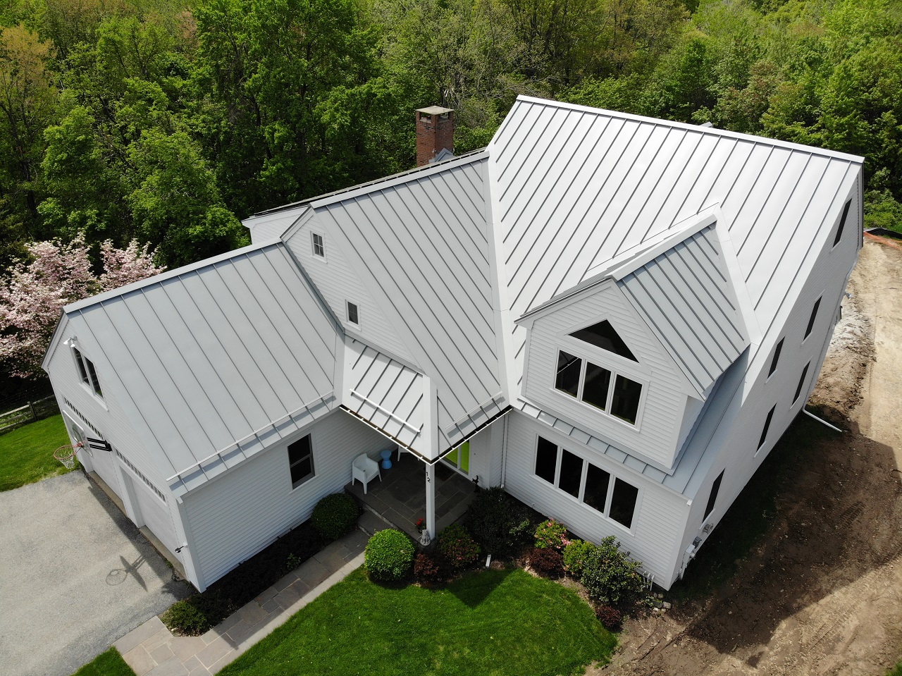 Why Choose an Aluminum Standing Seam Metal Roof for Your Home