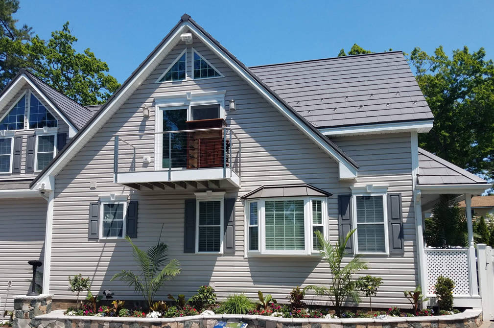 Why Roof Installation in Late Spring Is a Good Idea